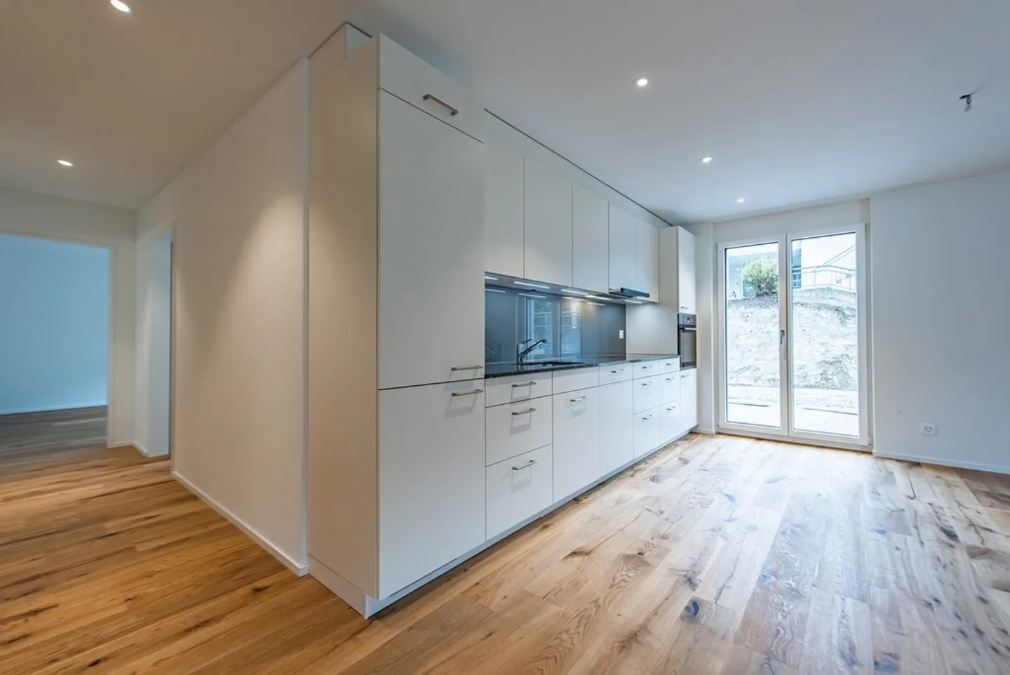 Modernes Gartenapartment mit Seesicht - Foto 7 von 11