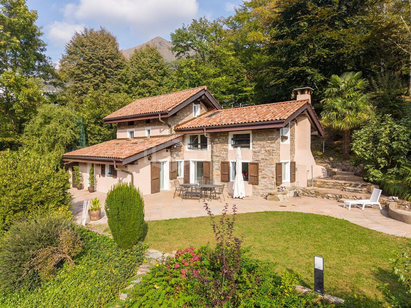 UNE OASIS DE PRIVACITÉ : VILLA AVEC LAGUNE ET DEPENDANCE - Photo 3 sur 30