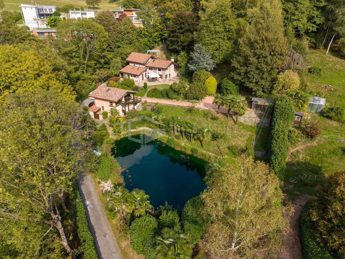 UNE OASIS DE PRIVACITÉ : VILLA AVEC LAGUNE ET DEPENDANCE - Photo 1 sur 30