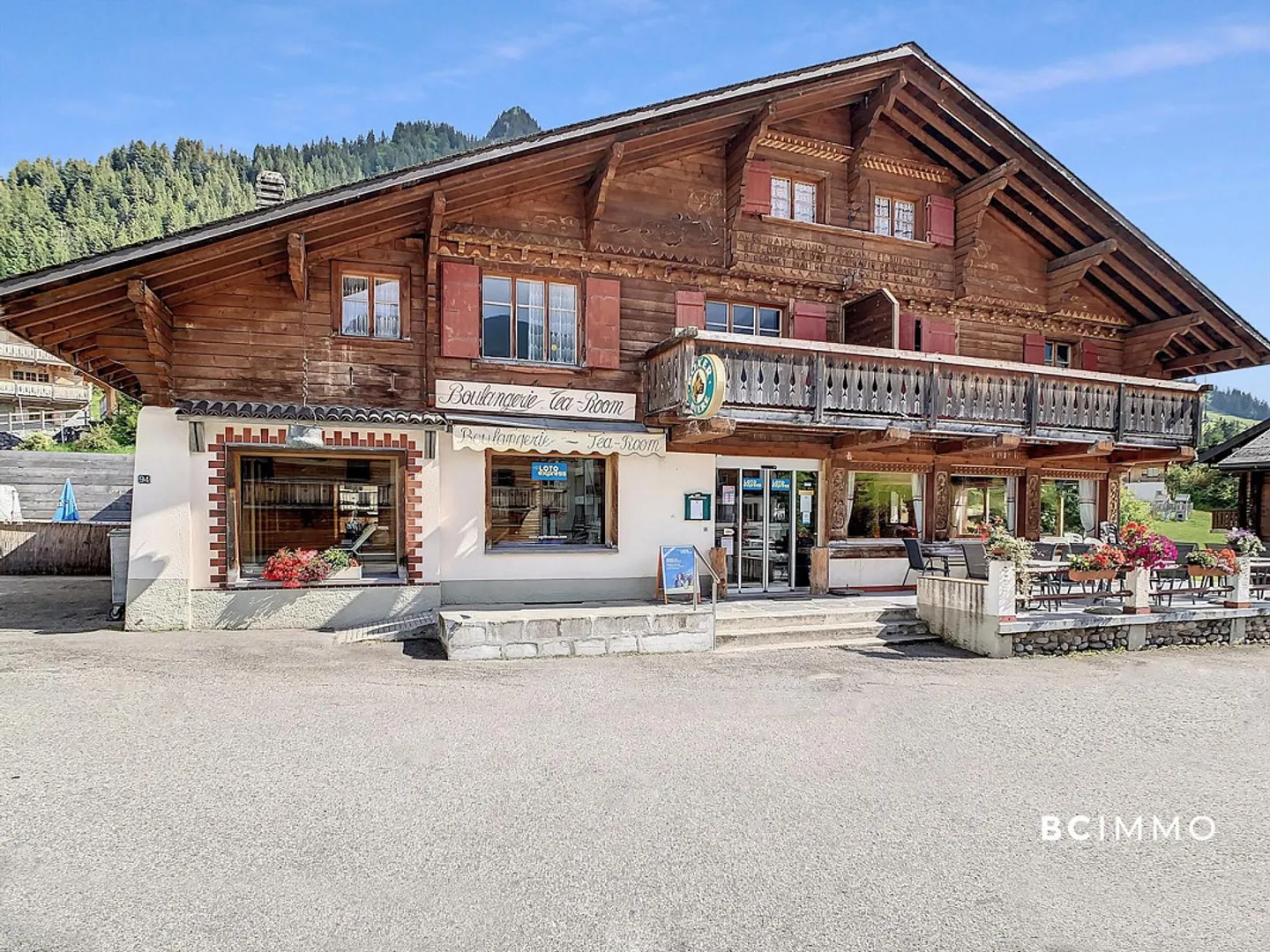 Chalet mit zwei Wohnungen und einem Geschäft | BC IMMO - Foto 1 von 9
