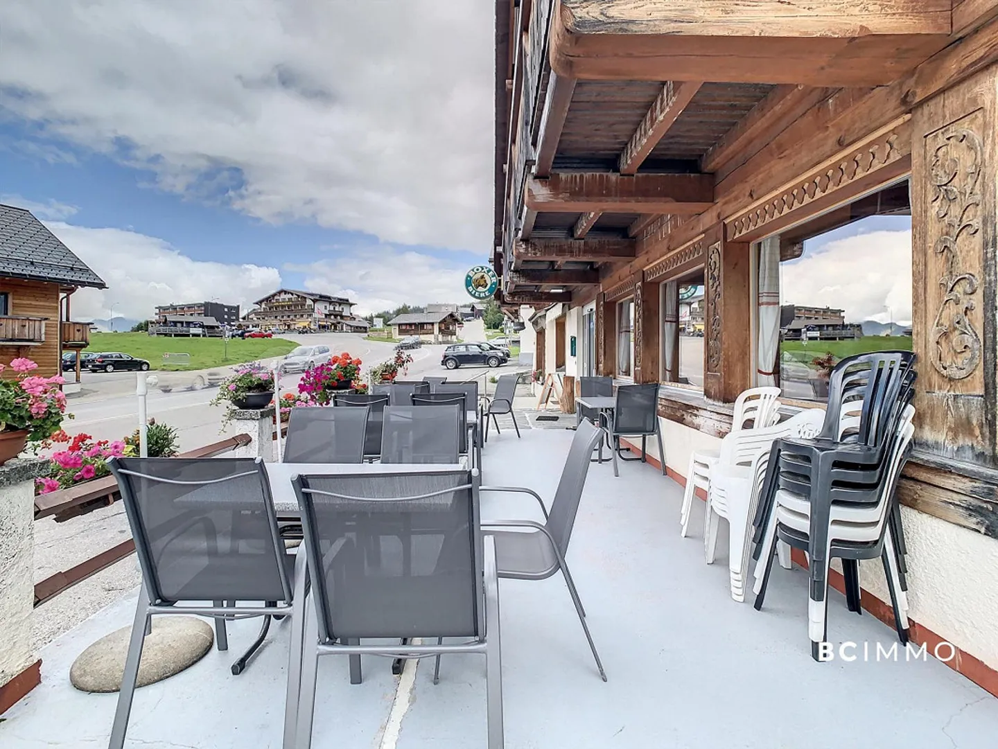 Chalet mit zwei Wohnungen und einem Geschäft | BC IMMO - Foto 4 von 9