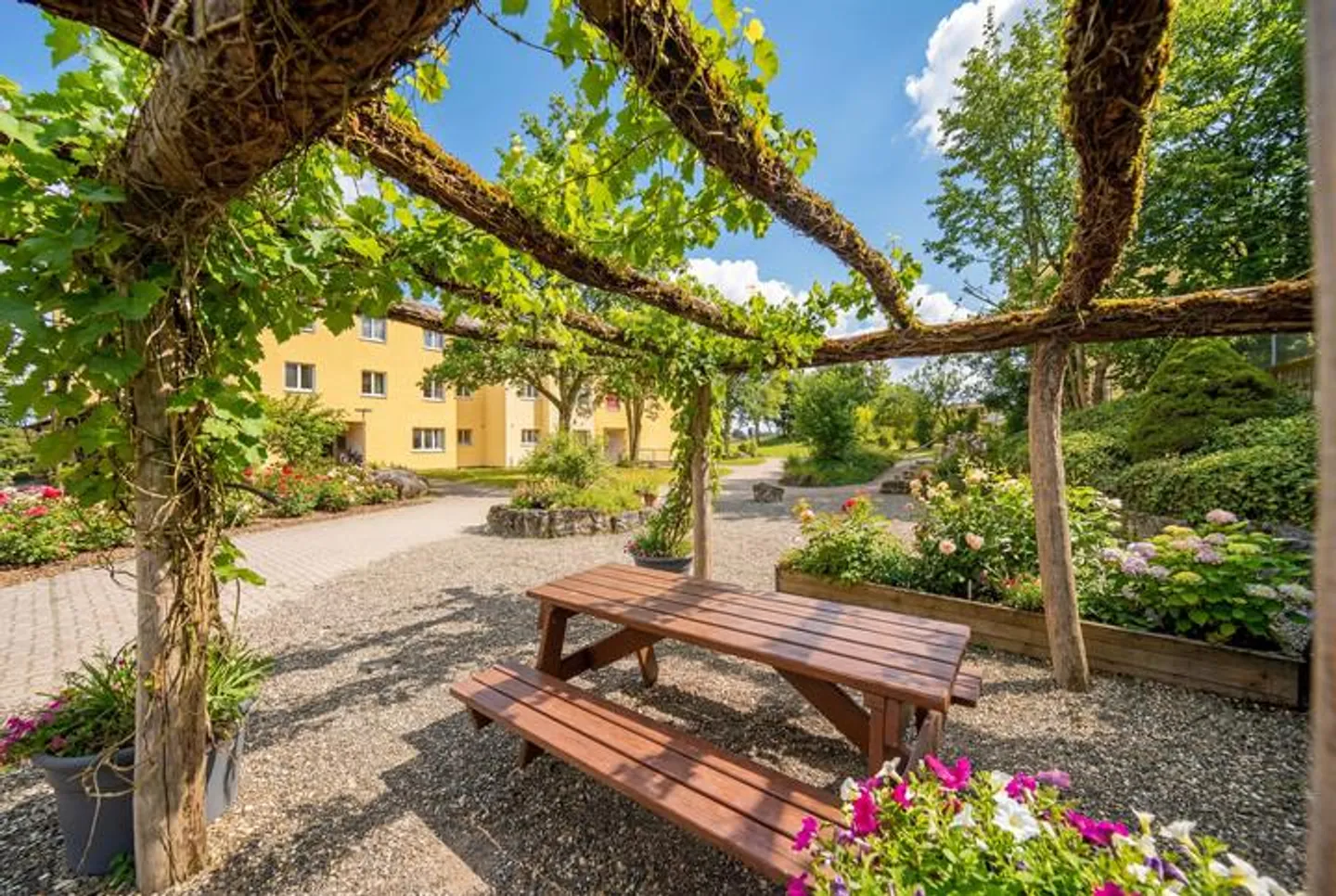 Charming Apartment with Winter Garden - Photo 7 of 8