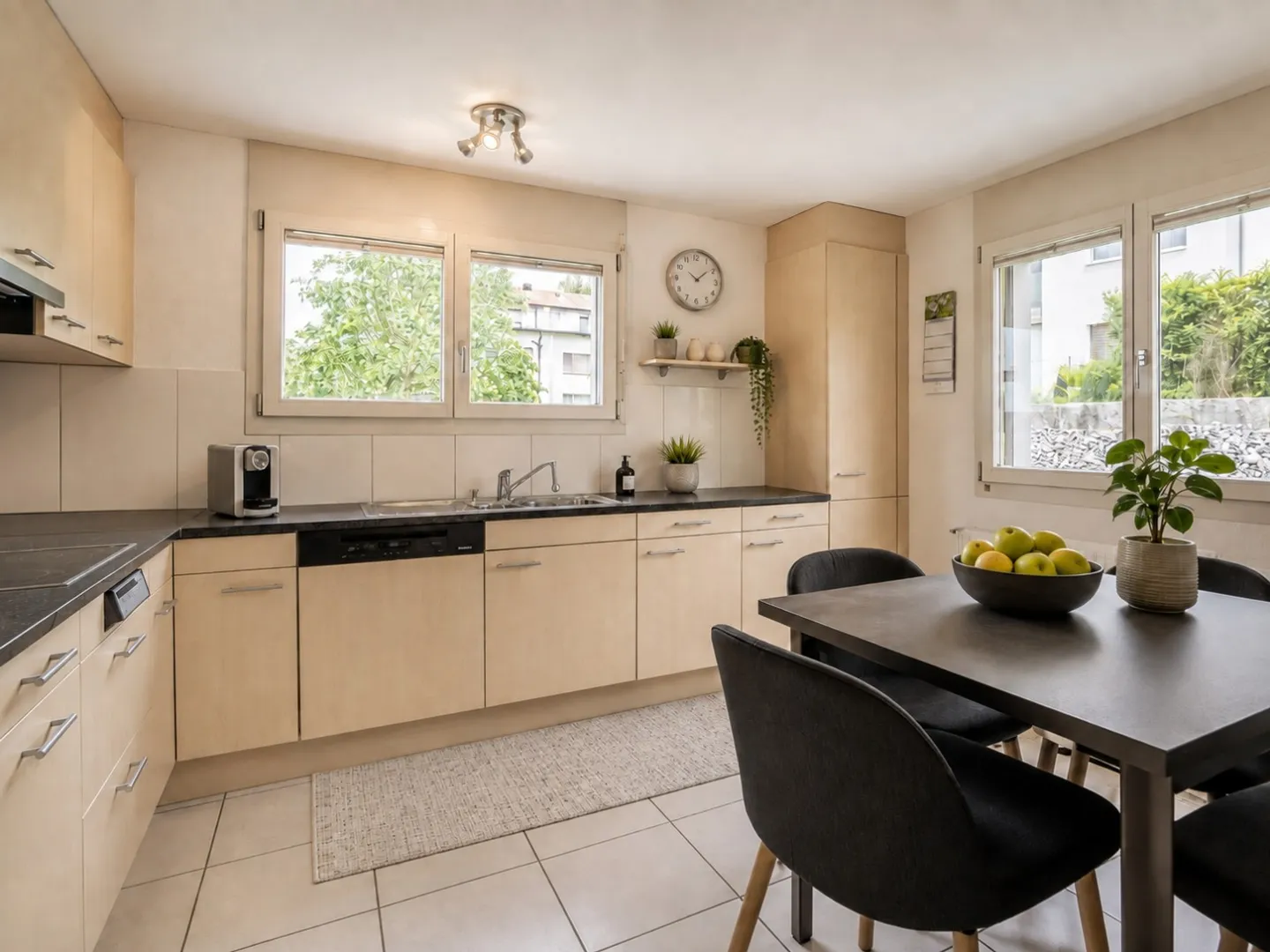 Modern 6.5-room family house with garden in a quiet cul-de-sac location - Photo 3 of 8