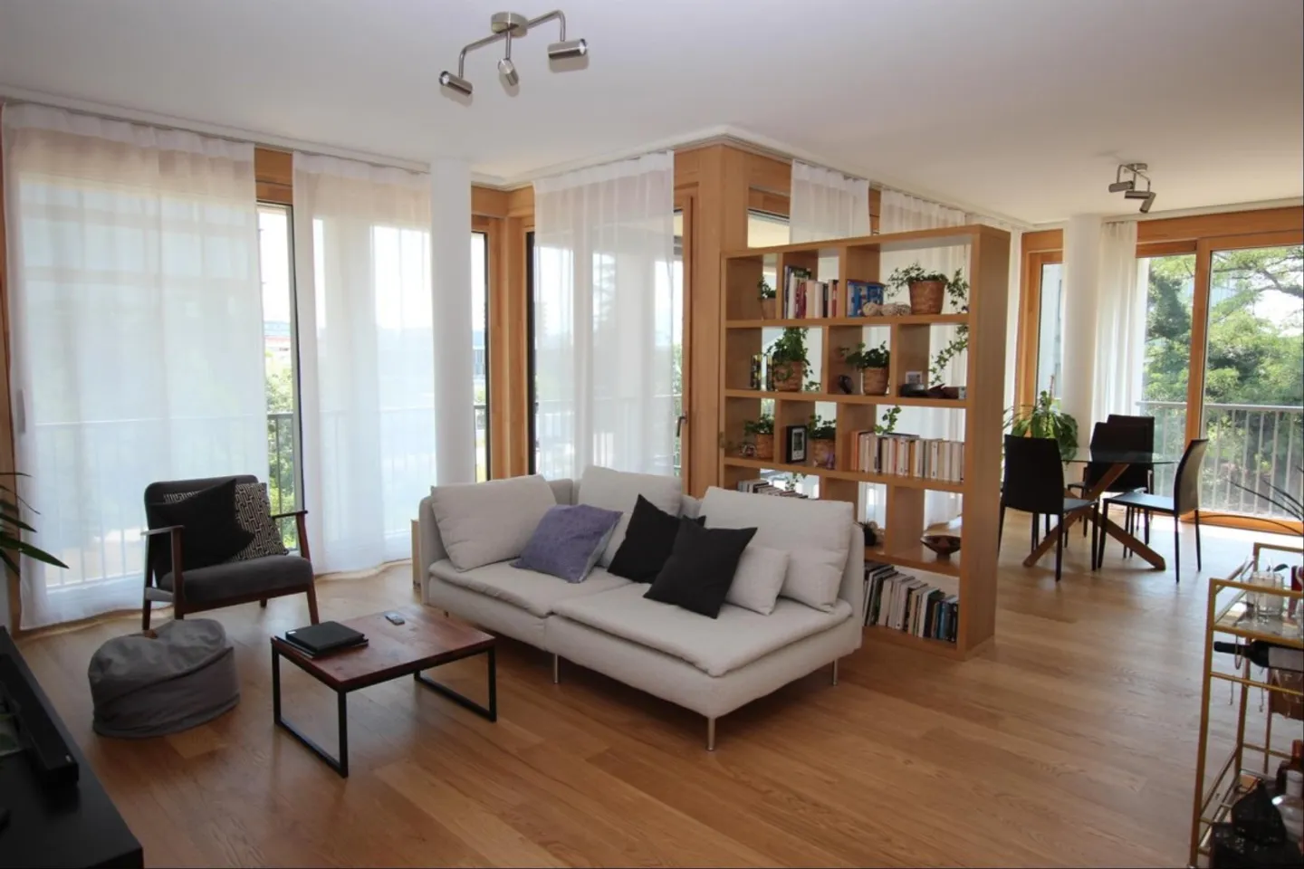 Helles Apartment mit Terrasse - Foto 1 von 6