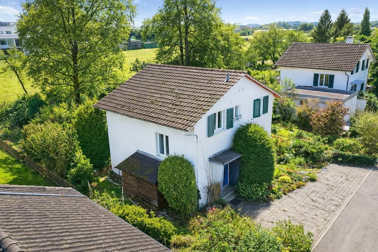 Detached house with potential - Photo 2 of 11