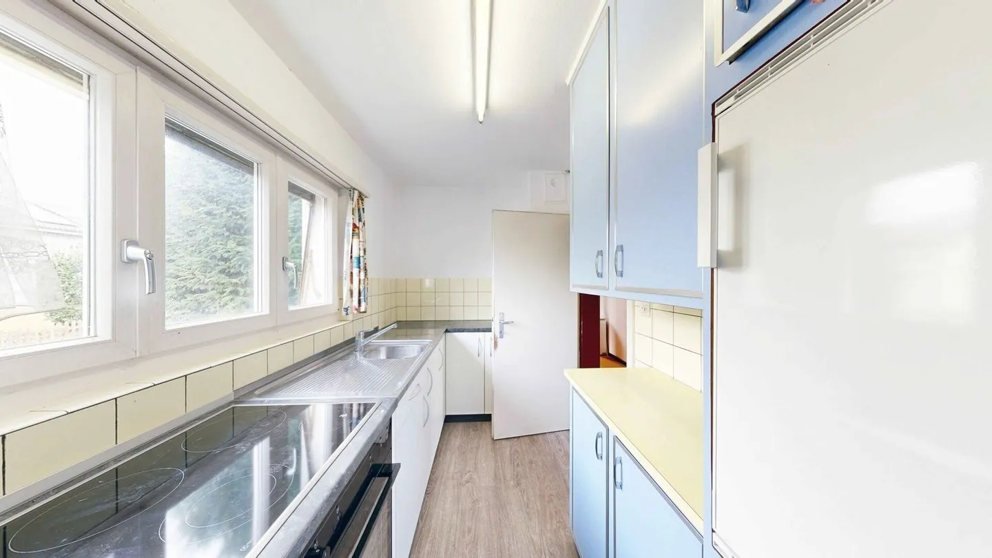 Detached house with potential - Photo 6 of 11