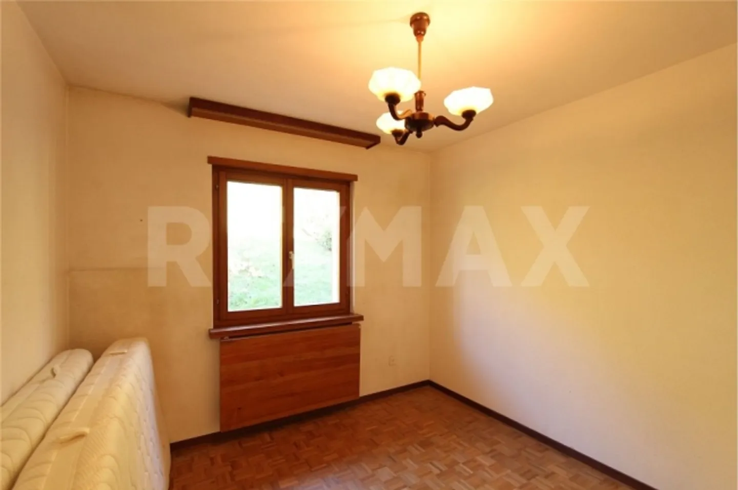 8 Room single house - Photo 10 of 13