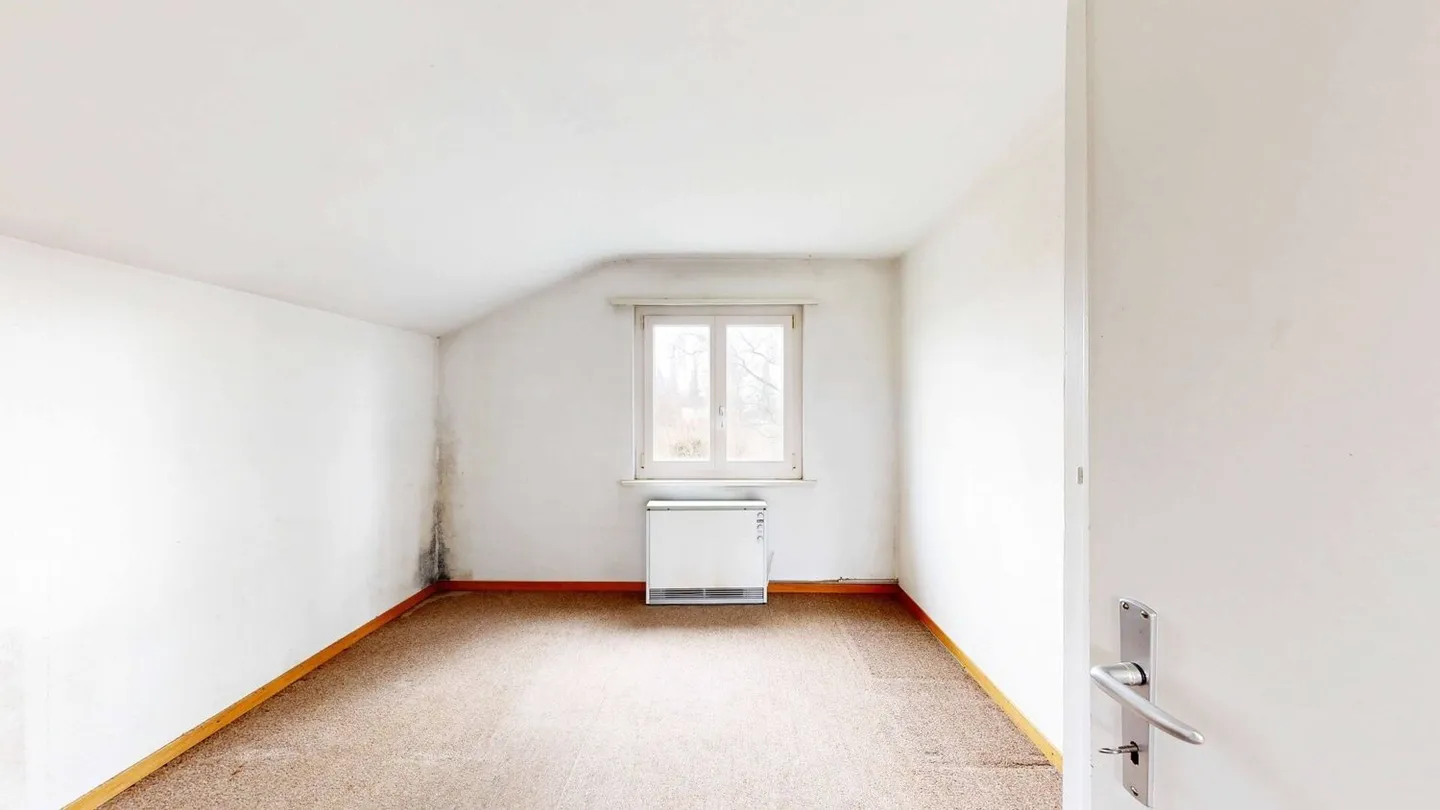 Detached house with potential - Photo 7 of 11