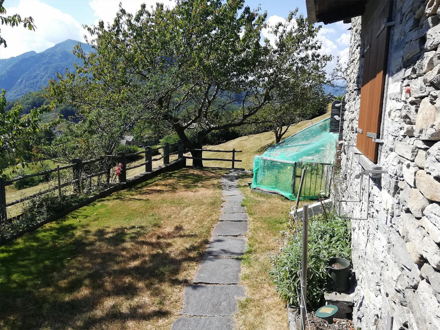 Two fantastic rustic houses with land, 1st or 2nd residence - Photo 6 of 12