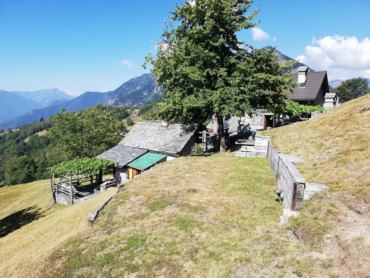 Two fantastic rustic houses with land, 1st or 2nd residence - Photo 7 of 12