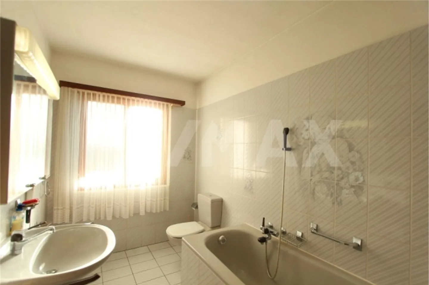 8 Room single house - Photo 8 of 13