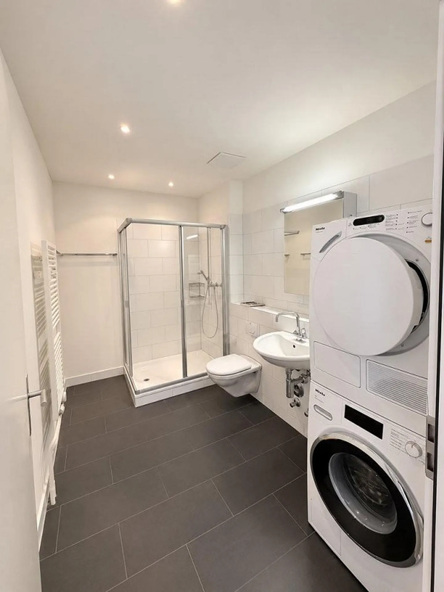 RENT WITHOUT DEPOSIT - Spacious 5-room apartment in Zurich - Photo 6 of 10