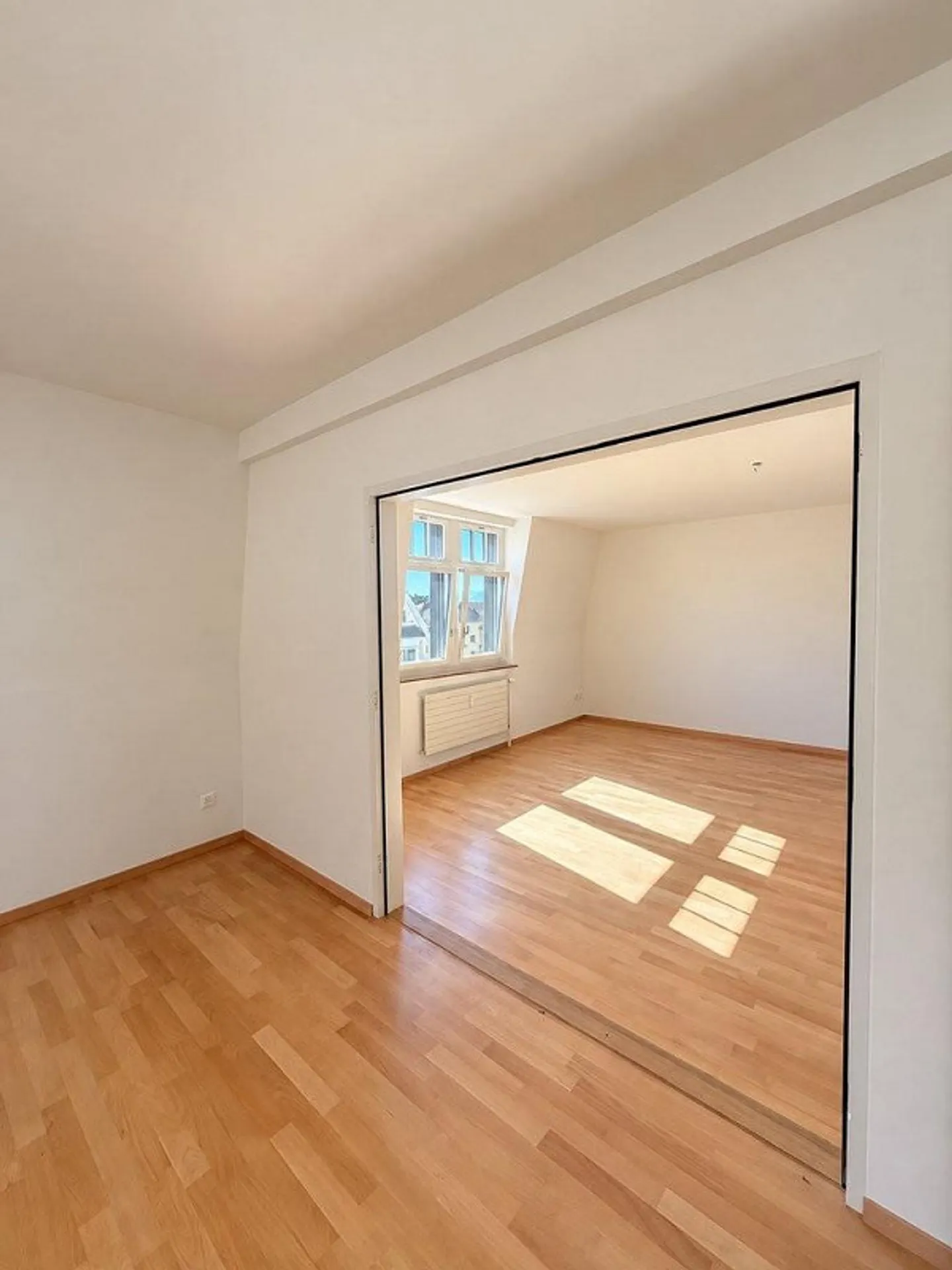 RENT WITHOUT DEPOSIT - Spacious 5-room apartment in Zurich - Photo 4 of 10