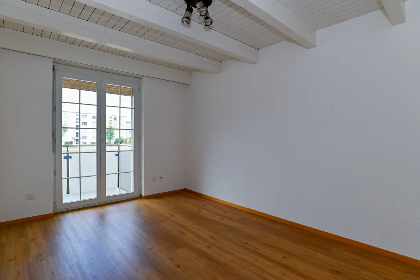 Maison jumelée bien entretenue dans un bon emplacement avec un beau jardin - Photo 8 sur 13