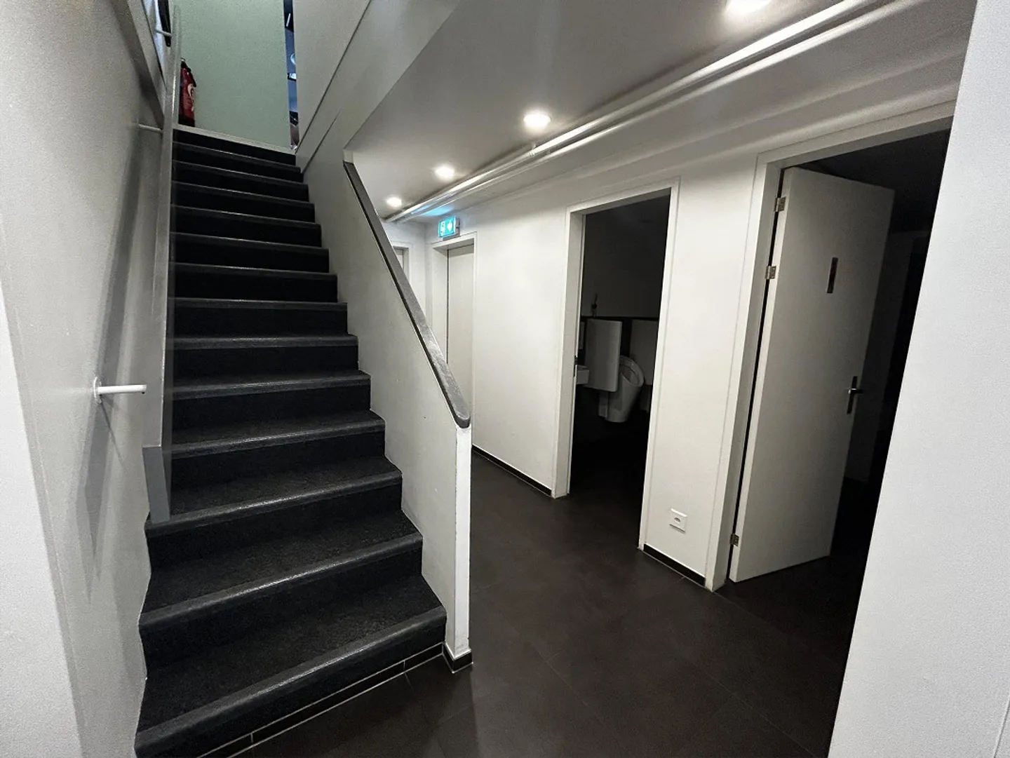 Versatile Commercial Premises on Seftigenstrasse in Bern - Photo 12 of 19