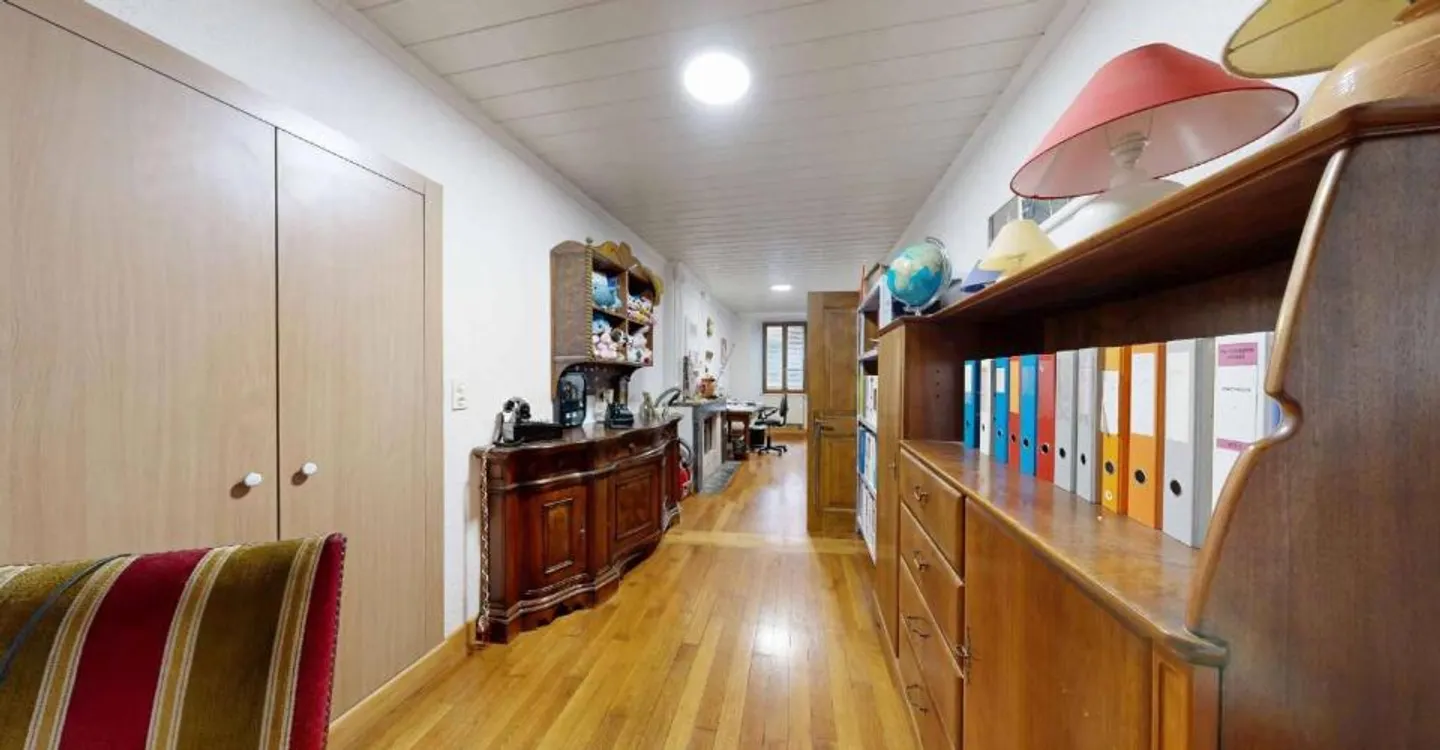 Geräumige 5-Zimmer-Wohnung mit Panoramaterrasse - Foto 2 von 6