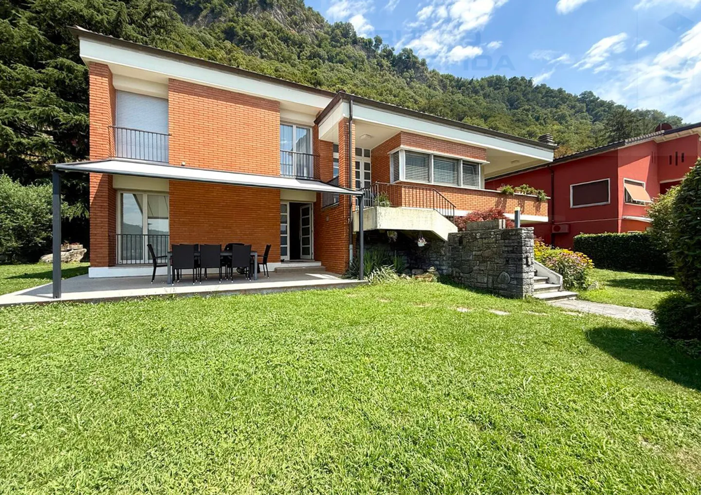 LARGE VILLA WITH SWIMMING POOL - Photo 1 of 18