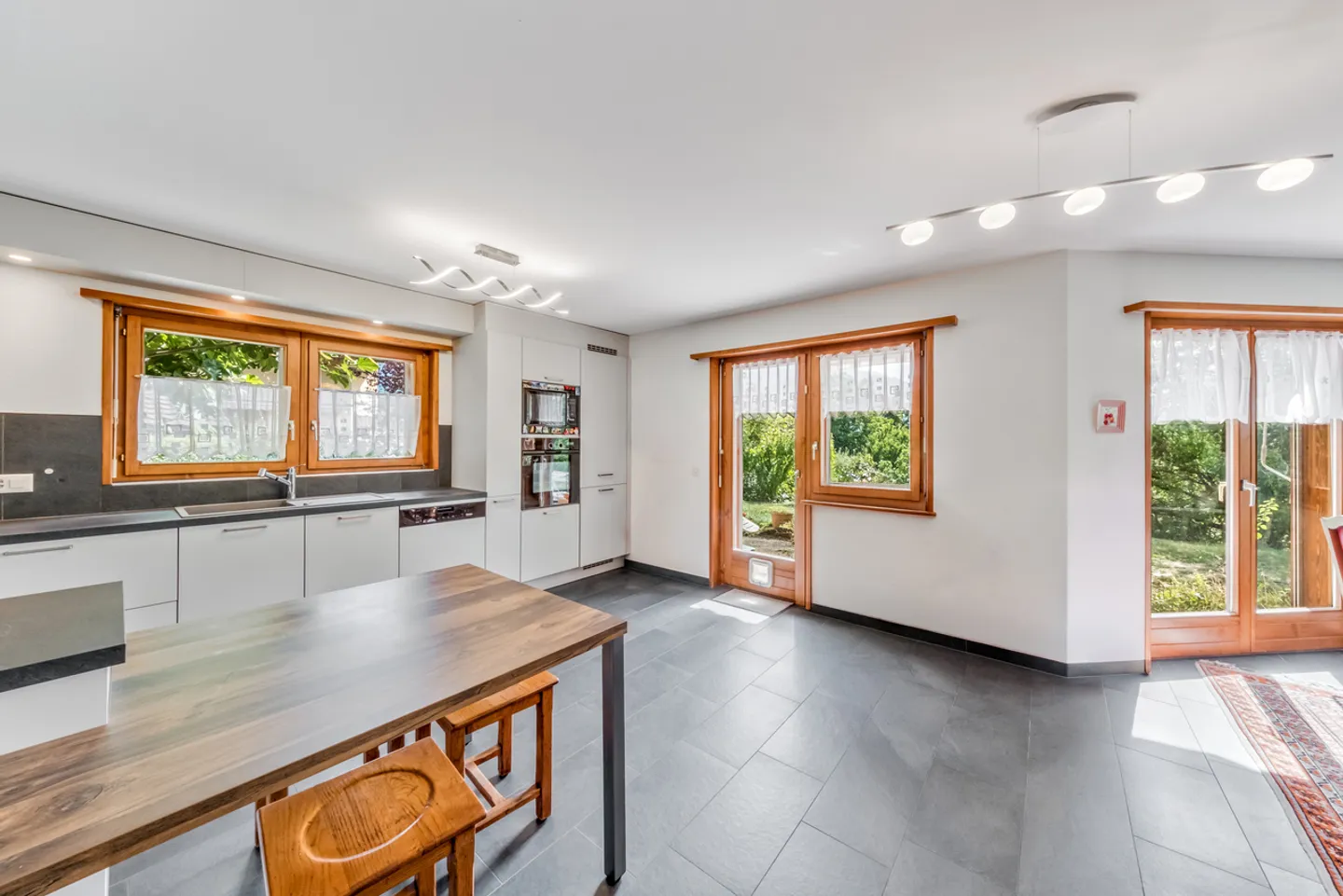 Charming Villa with Panoramic Views - Photo 5 of 13