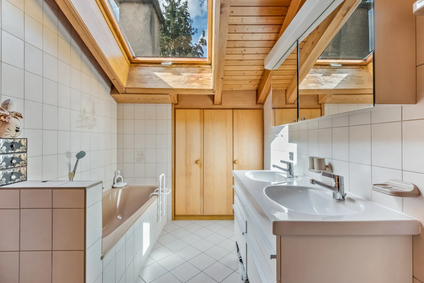 Charming Villa with Panoramic Views - Photo 11 of 13