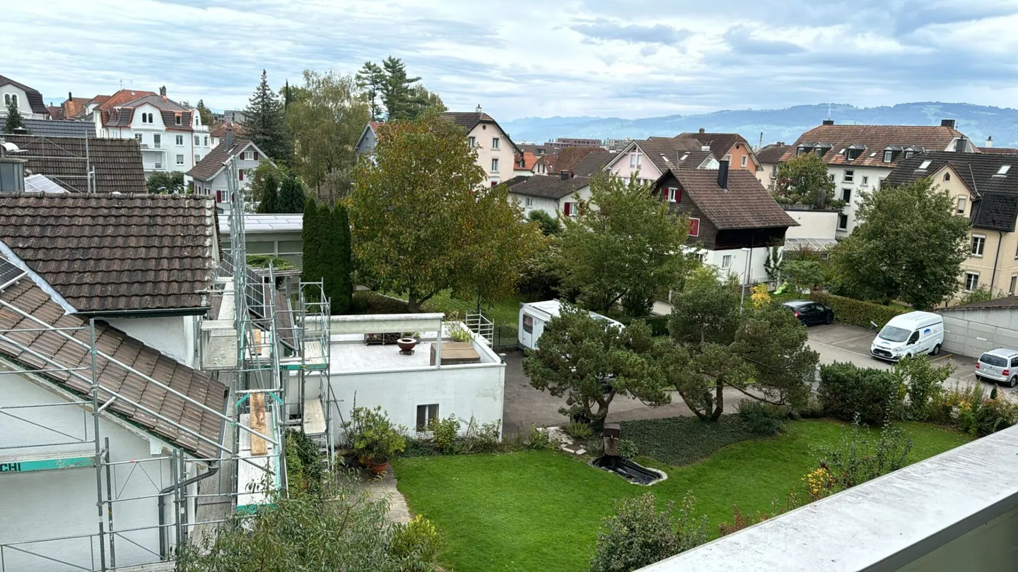 Ampio appartamento di 4,5 locali vicino alla città - Foto 12 di 13