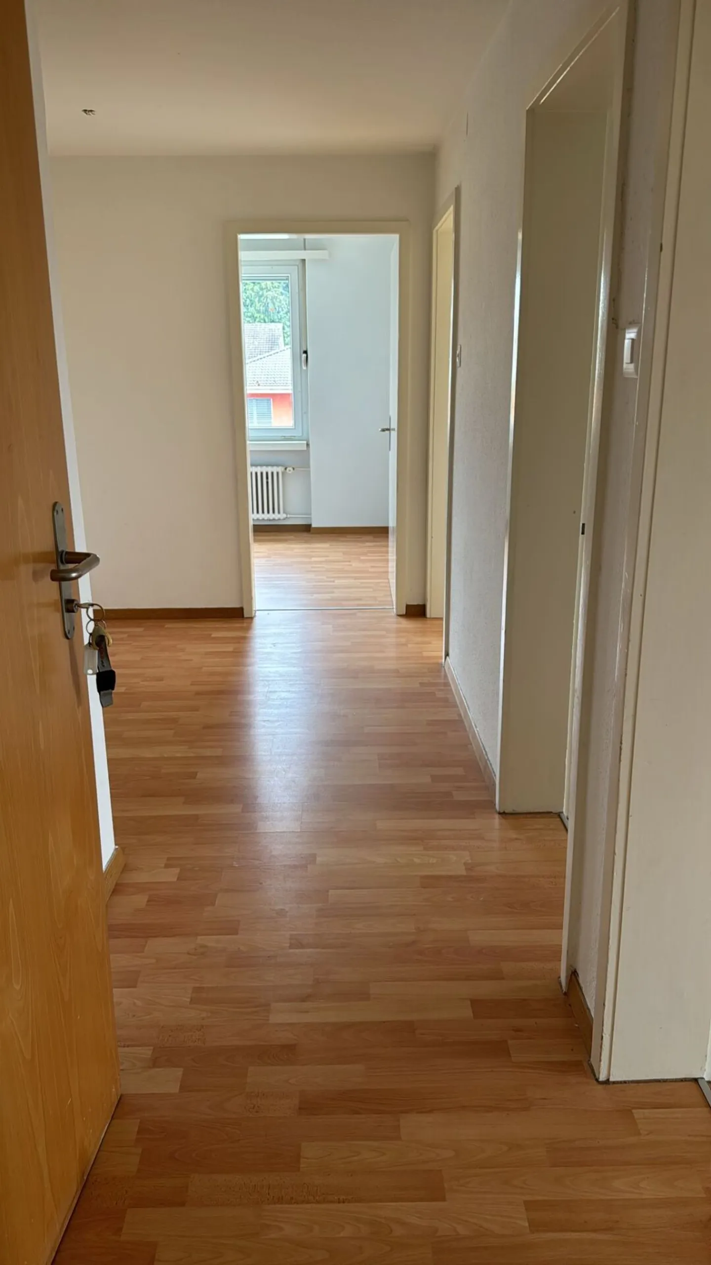 Ampio appartamento di 4,5 locali vicino alla città - Foto 2 di 13