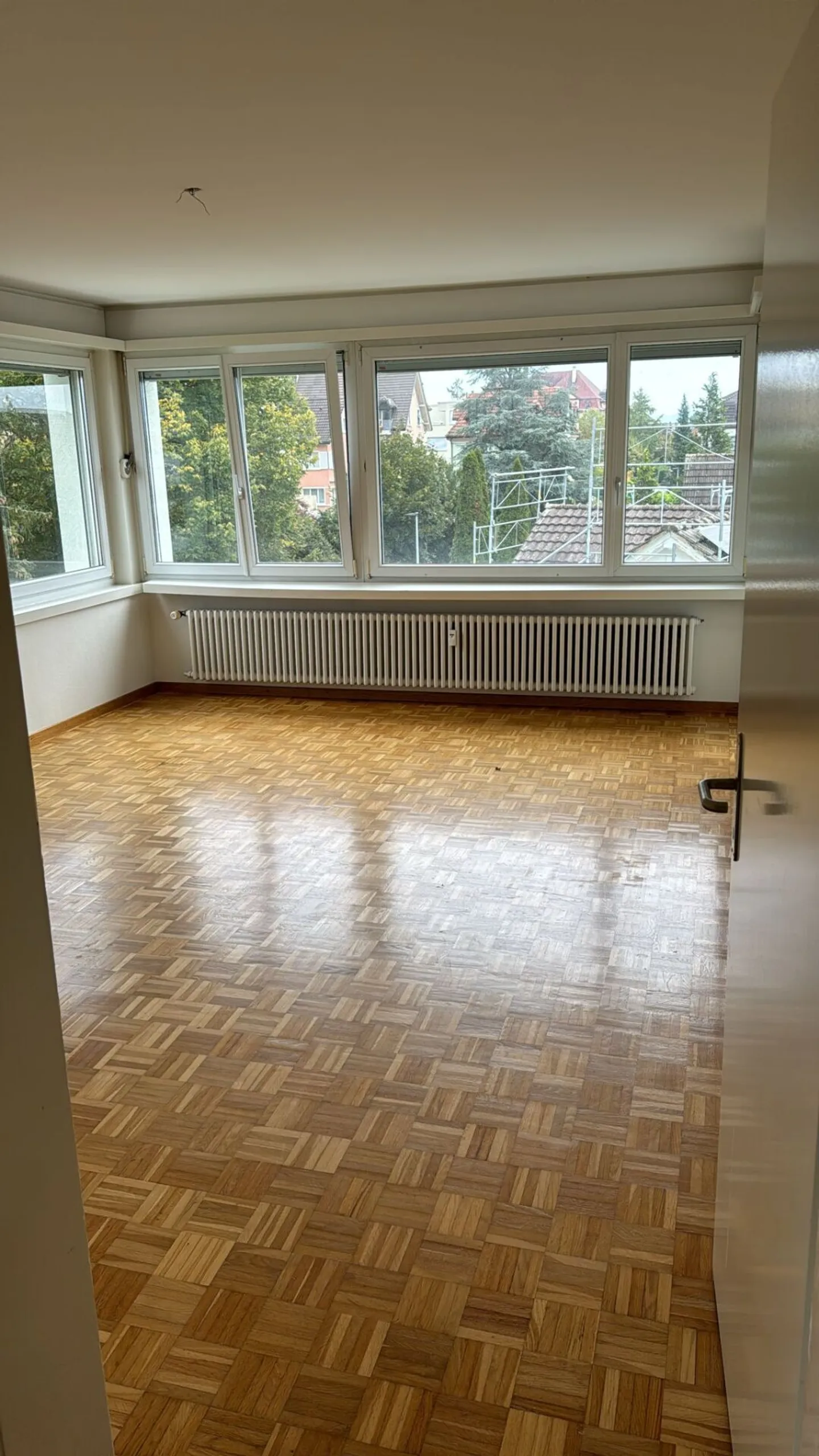 Ampio appartamento di 4,5 locali vicino alla città - Foto 6 di 13