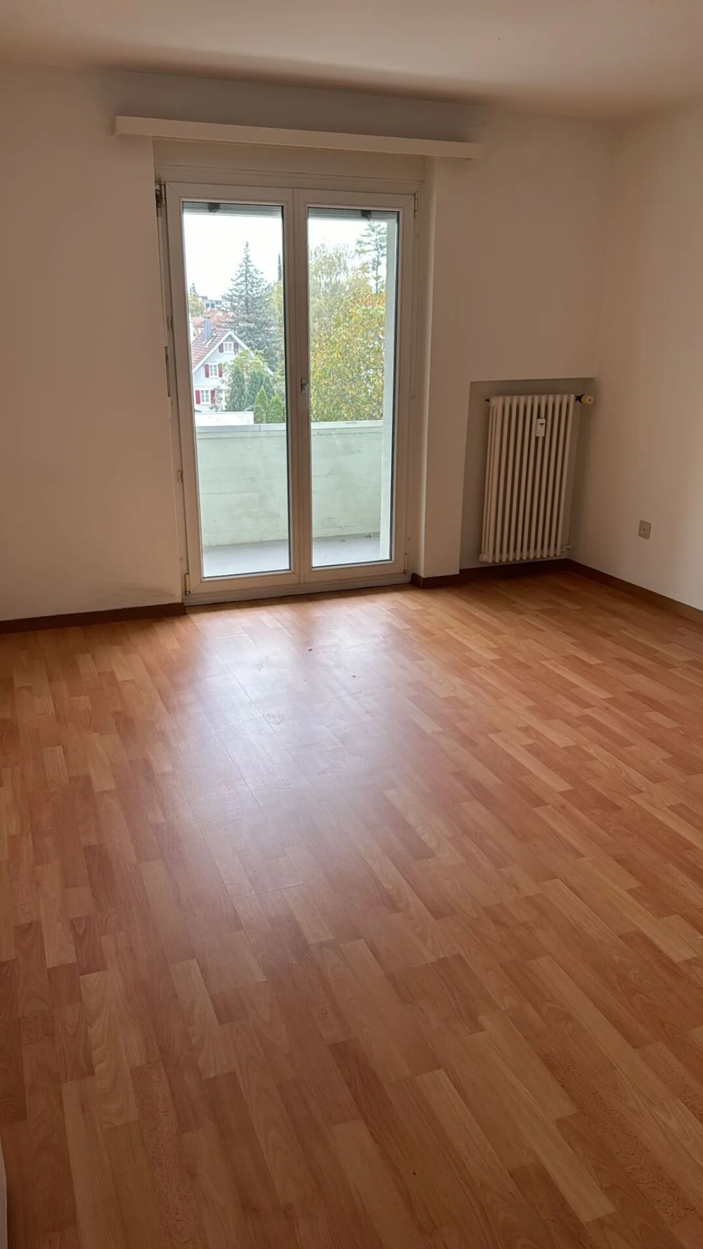 Ampio appartamento di 4,5 locali vicino alla città - Foto 3 di 13