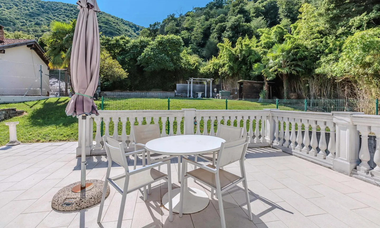 Moderne Villa mit 6,5 Zimmern und großem Garten in Gravesano - Photo 4 of 9