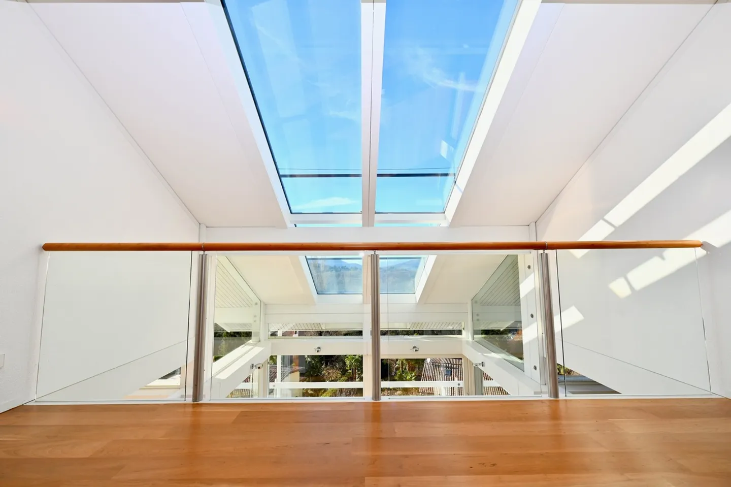 Modern Villa in Carabbia - Photo 20 of 26