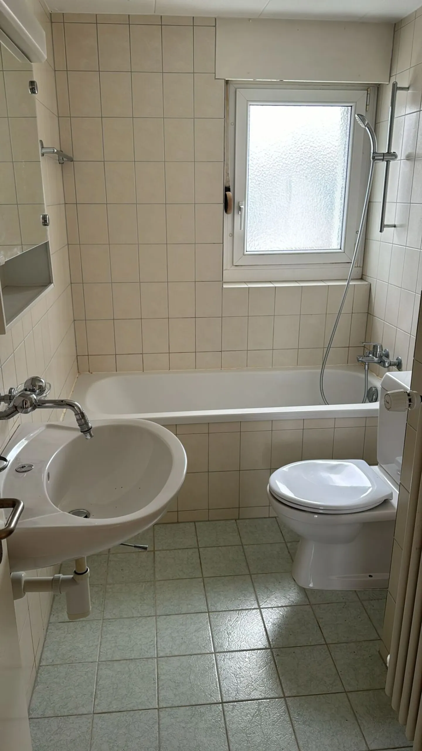 Ampio appartamento di 4,5 locali vicino alla città - Foto 11 di 13