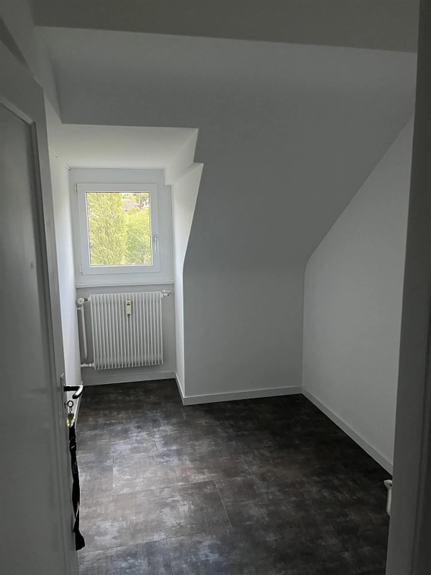 Attic for rent! - Photo 2 of 3