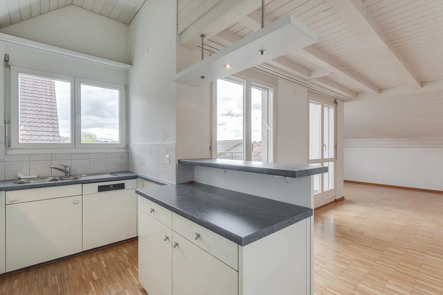 Charming Maisonette Apartment - Photo 2 of 11