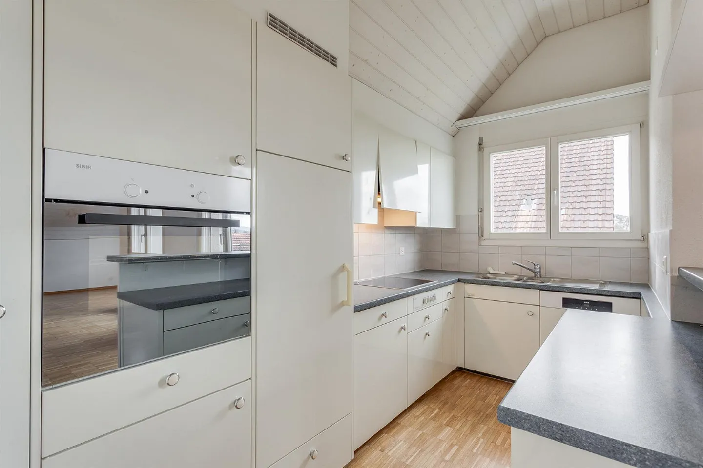 Charming Maisonette Apartment - Photo 3 of 11