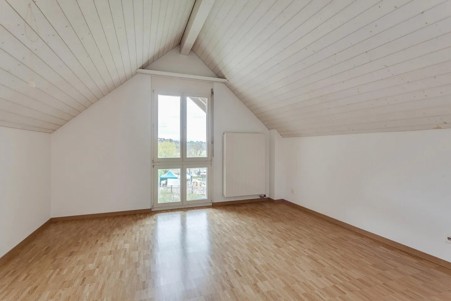 Charming Maisonette Apartment - Photo 8 of 11