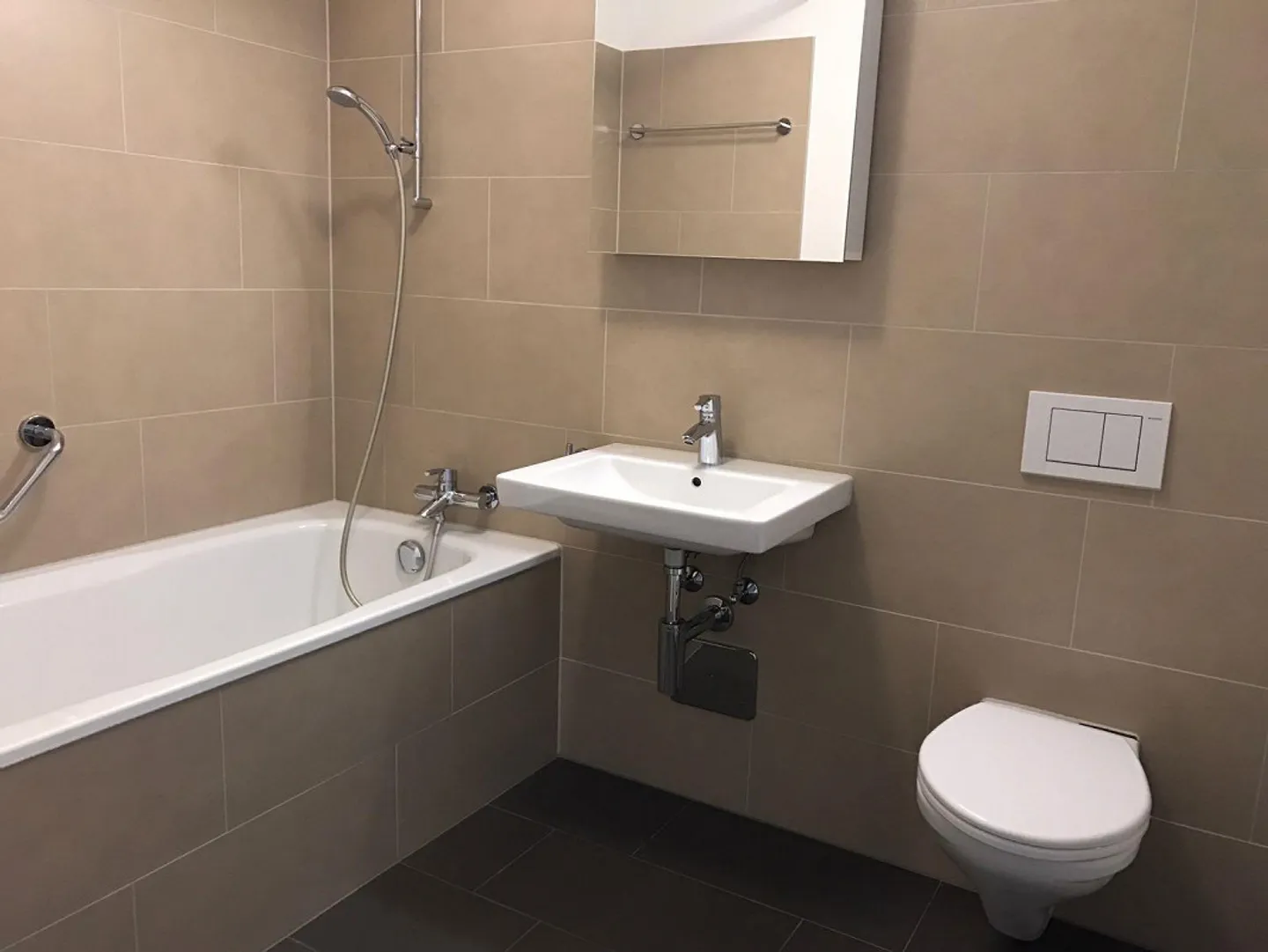 RENT WITHOUT DEPOSIT - Modern, comfortable apartment in Neugut! - Photo 4 of 7