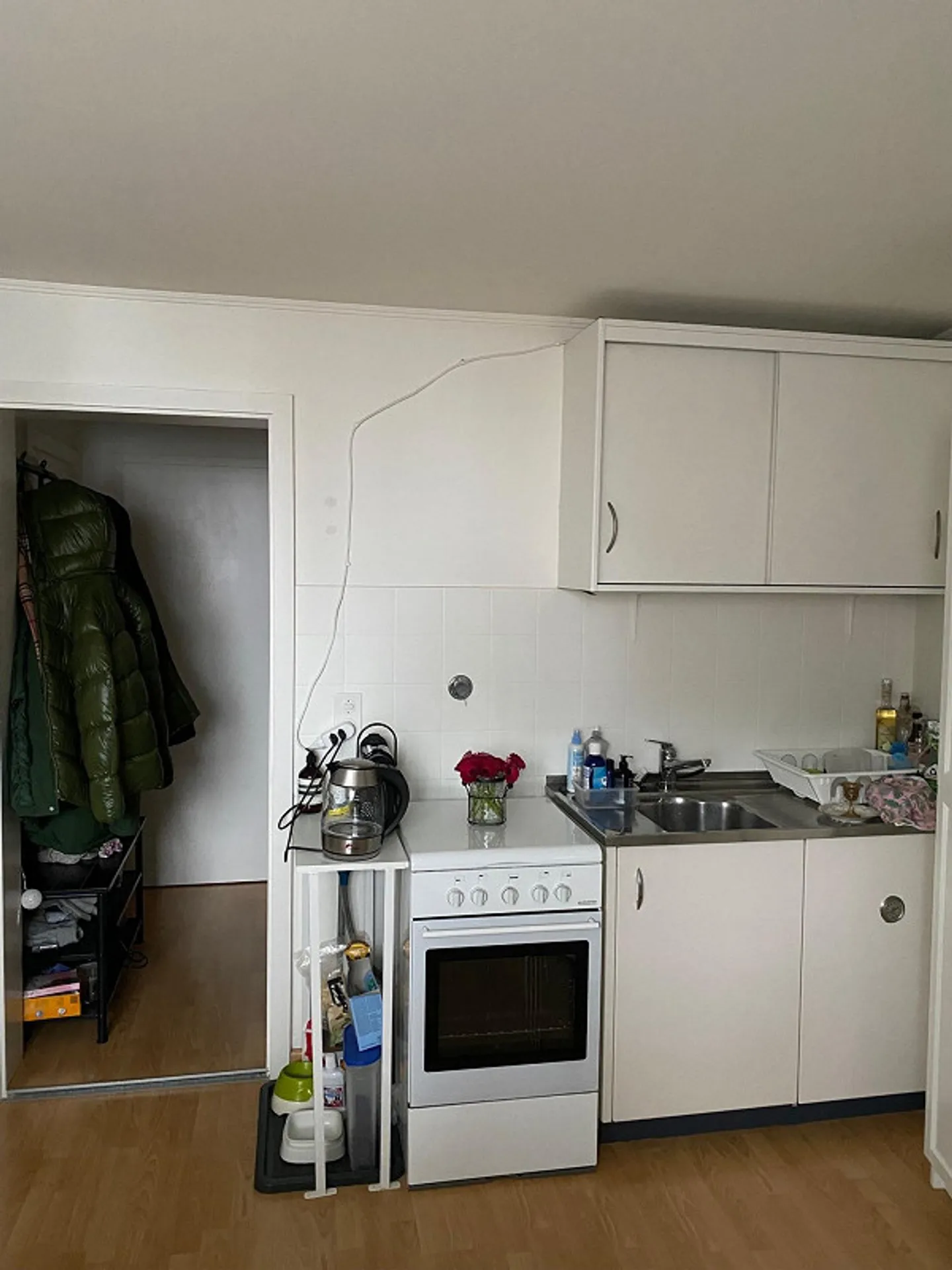 Charmante 1-Zimmer-Dachwohnung an ruhiger Lage nahe Zentrum Oberwil - Photo 4 sur 5