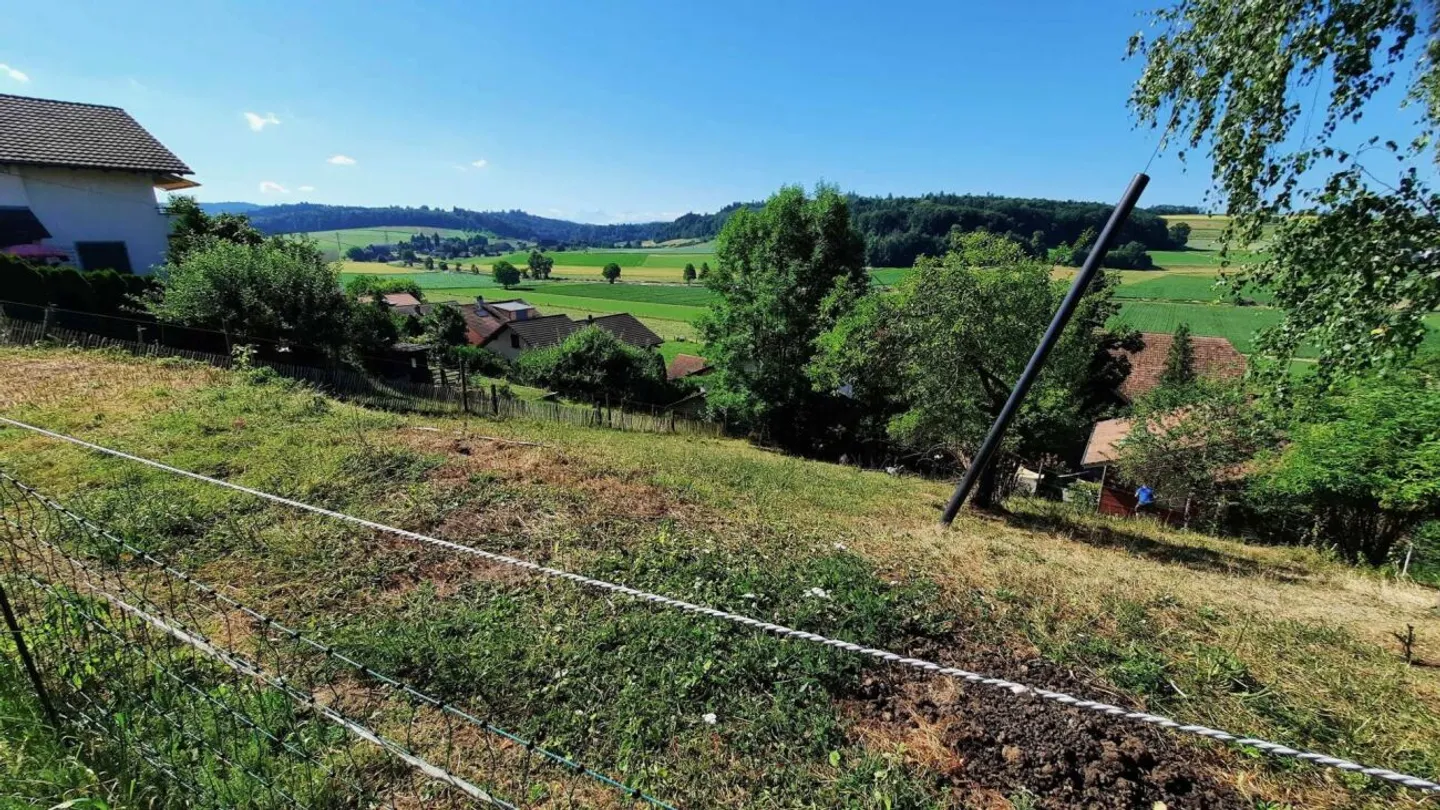 Terrain à bâtir avec une magnifique vue panoramique - Photo 2 sur 4