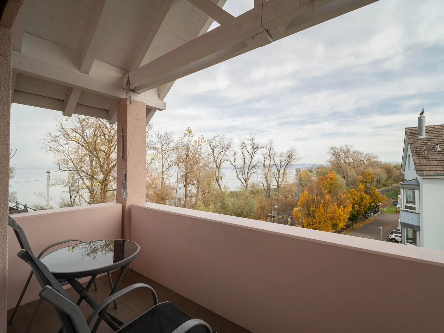 Appartement en duplex de 6 pièces baigné de lumière avec vue sur le lac - Photo 6 sur 9