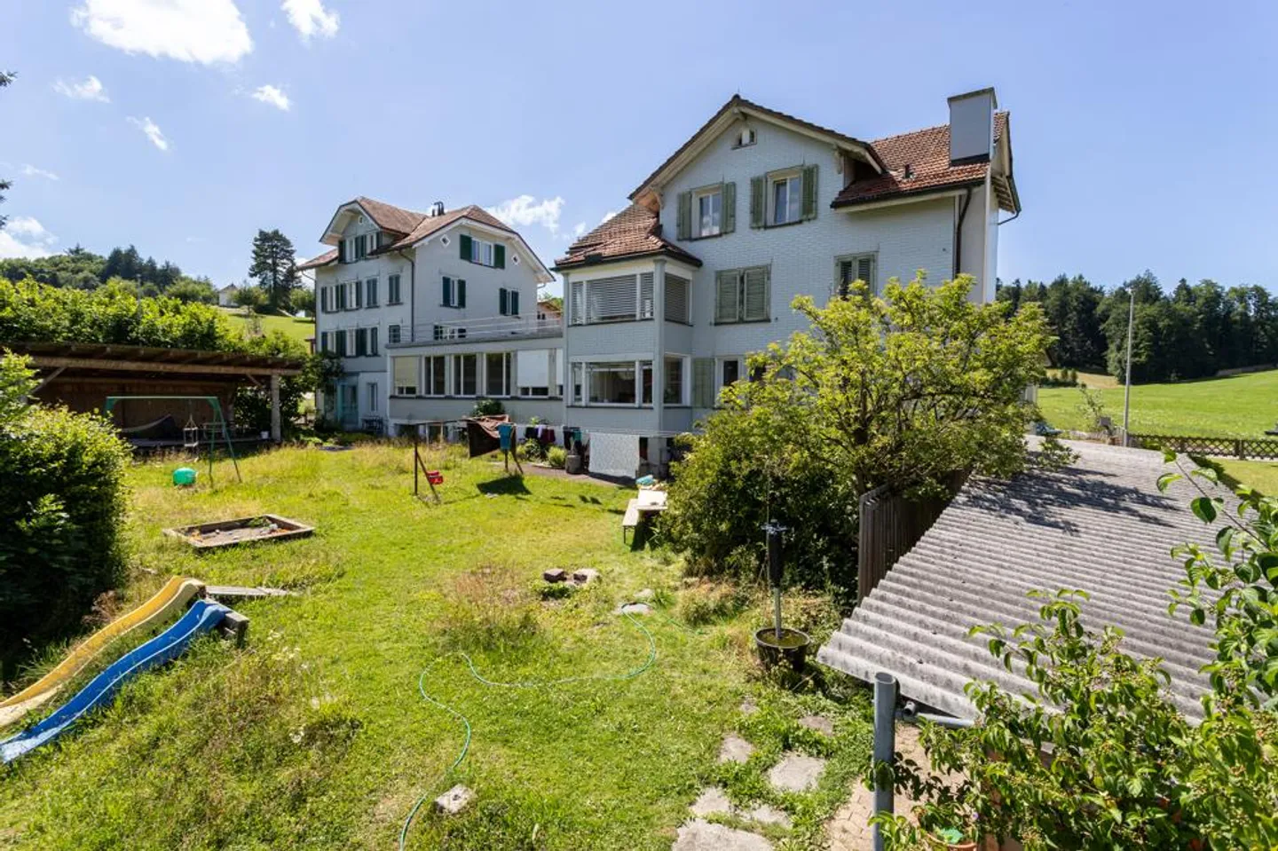 Mehrfamilienhaus mit viel Land und Entwicklungspotenzial - Foto 2 von 7