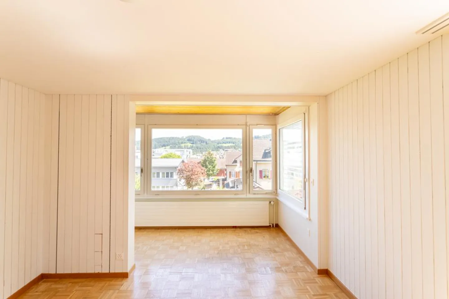 Mehrfamilienhaus mit viel Land und Entwicklungspotenzial - Foto 3 von 7