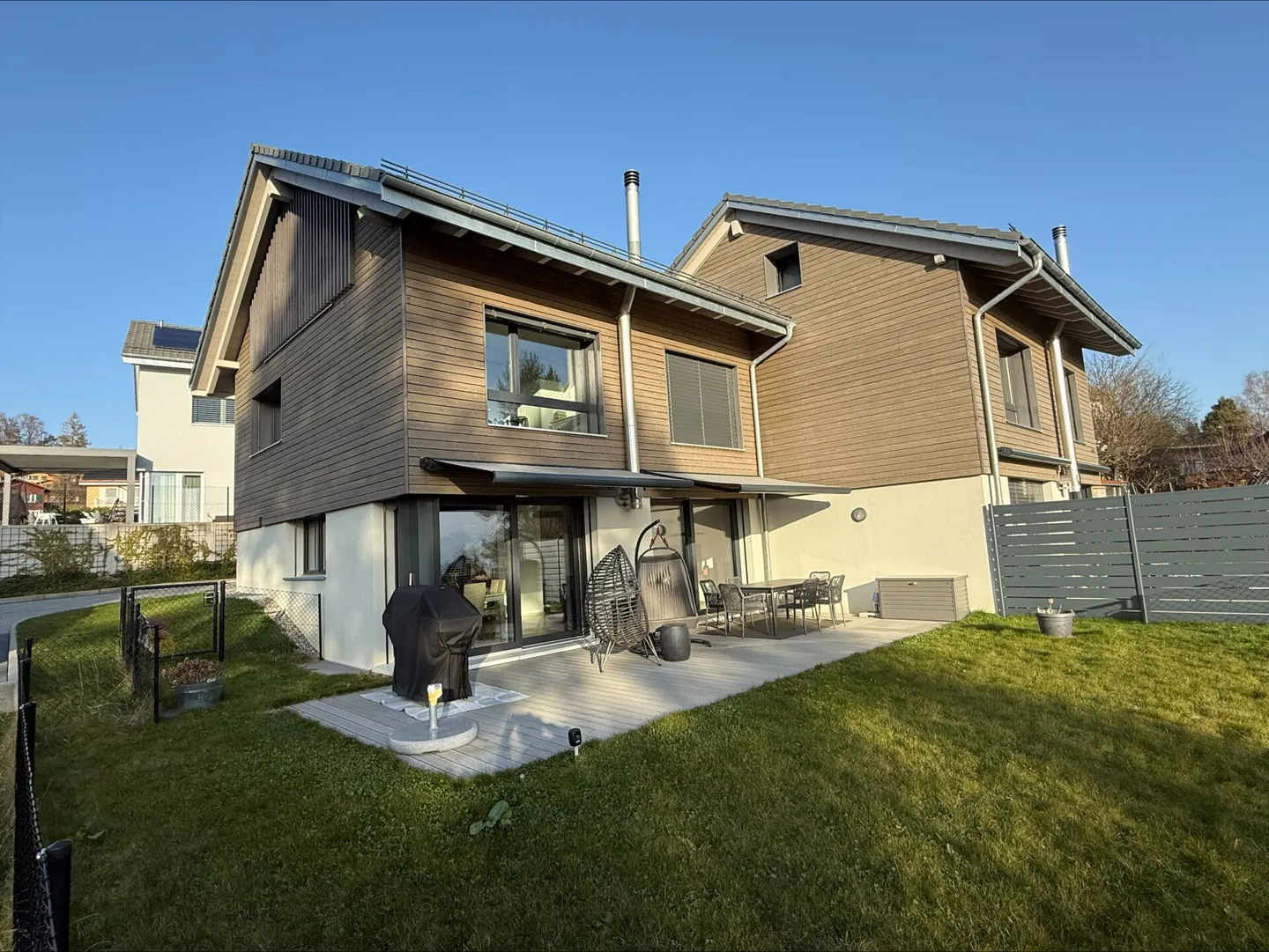 Doppelhaushälfte mit großzügigen Volumen! - Foto 1 von 16