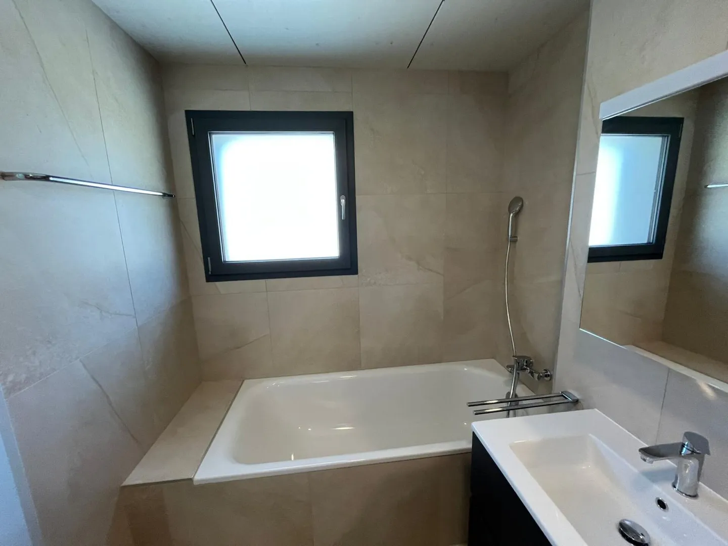 Doppelhaushälfte mit großzügigen Volumen! - Foto 10 von 16