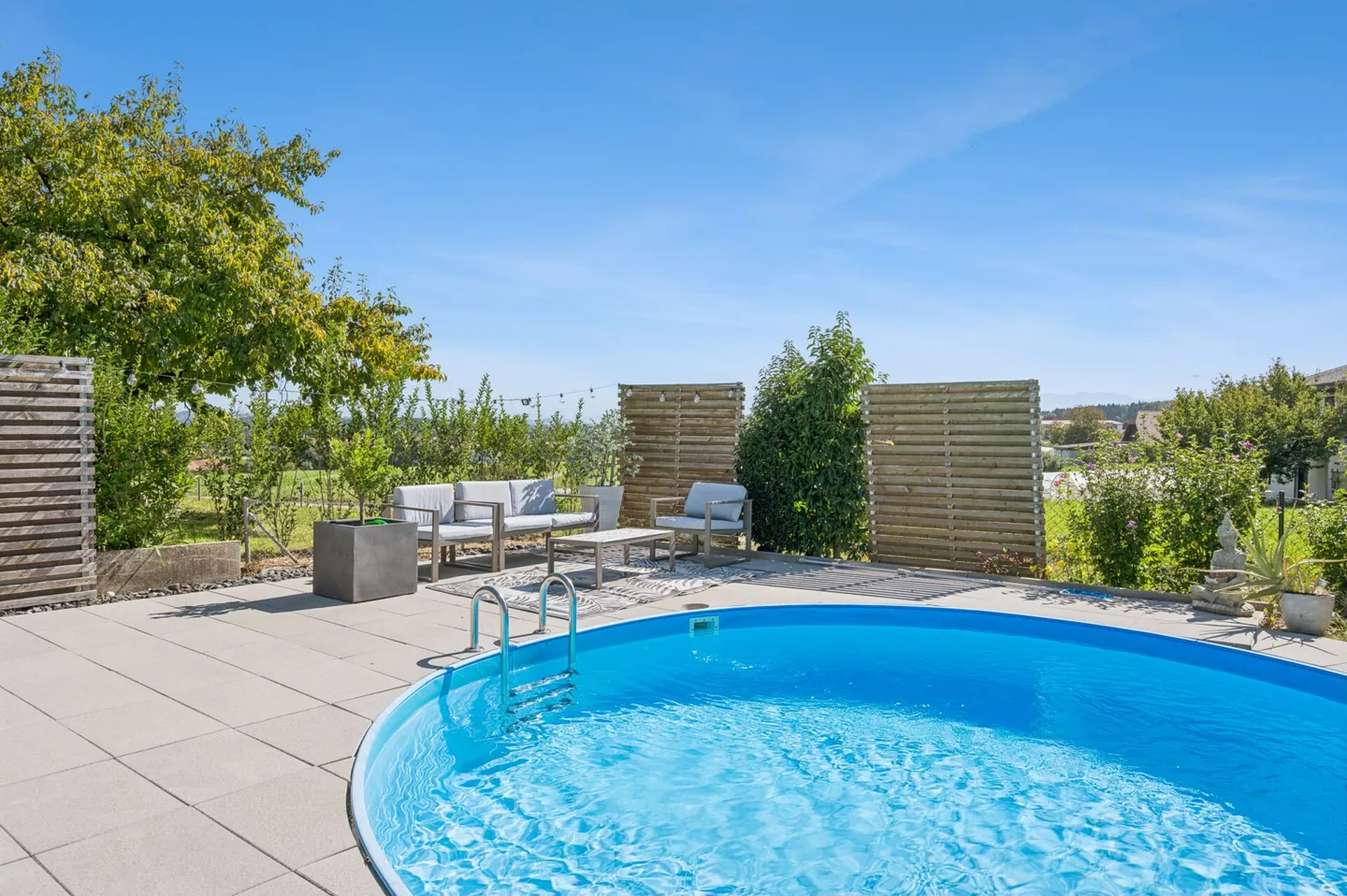 Elegante casa unifamiliare di 5,5 stanze con paradiso del giardino e vista sulle Alpi - Foto 13 di 14