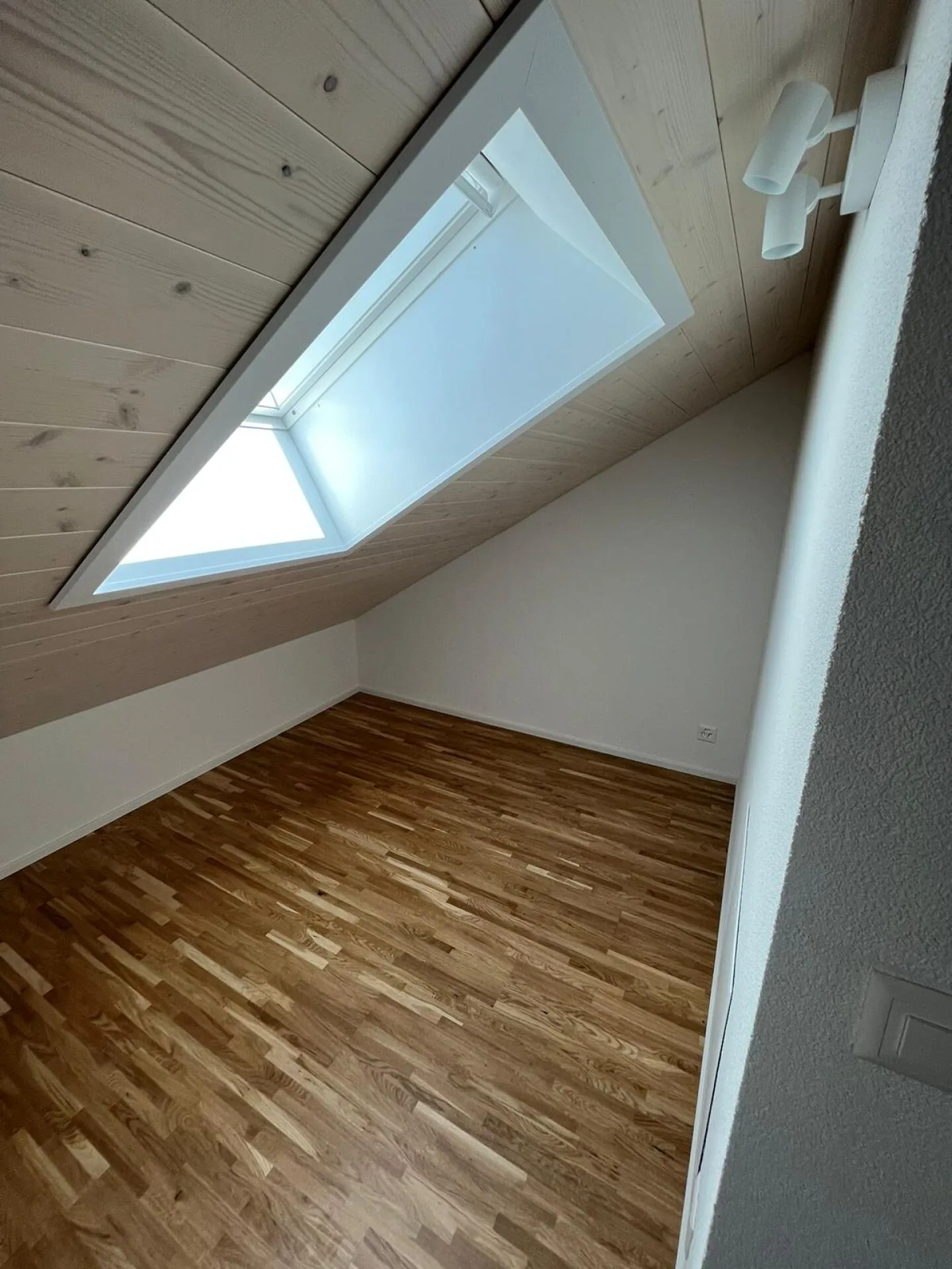 Doppelhaushälfte mit großzügigen Volumen! - Foto 13 von 16