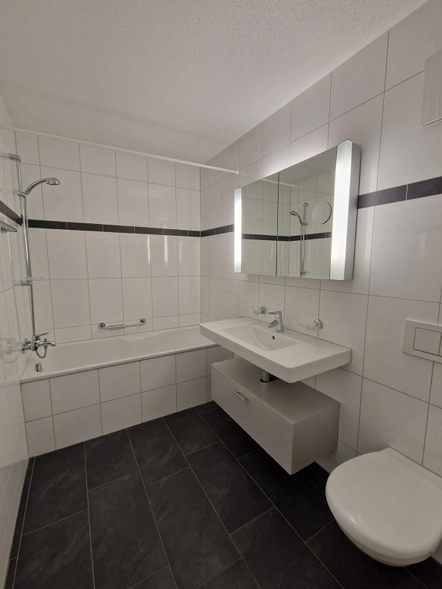 Bienvenue dans le nouveau chez-soi - Photo 4 sur 5