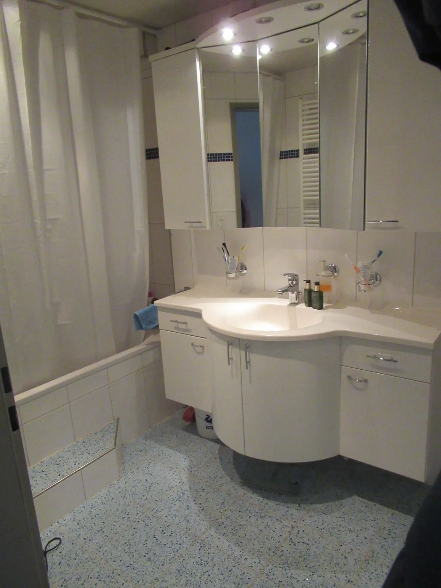 4.5-room apartment with large seating area and green space - Photo 9 of 10
