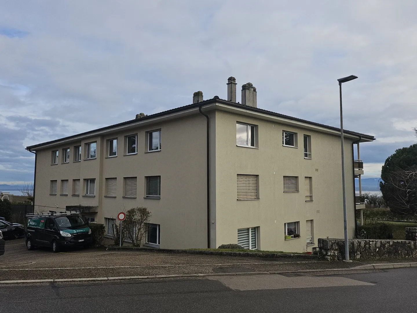 Appartement Rénové avec Vue Lac - Photo 1 sur 11