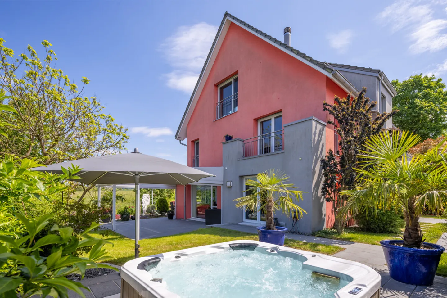 Casa unifamiliare con oasi di giardino e grande garage a Hochfelden - Foto 2 di 6