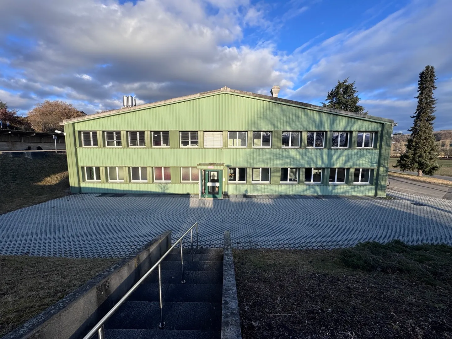 Granges-Marnand, in affitto, uffici e depositi di 408 m2 - Foto 1 di 18