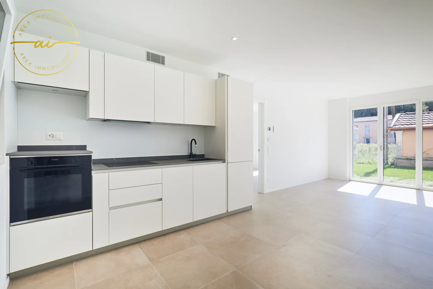 ELEGANT 2.5 ROOMS NEW BUILDING WITH GARDEN - Photo 3 of 12
